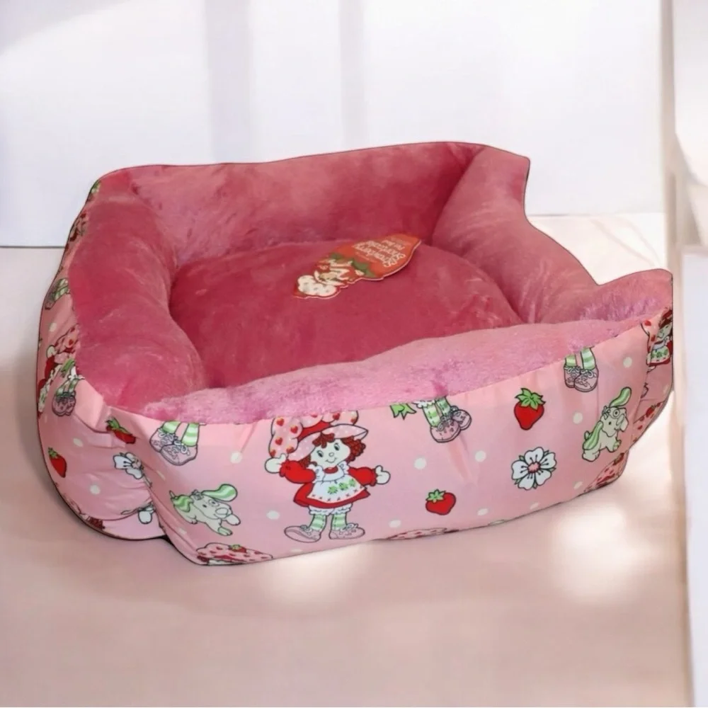 STRAWBERRY SHORTCAKE PET BED